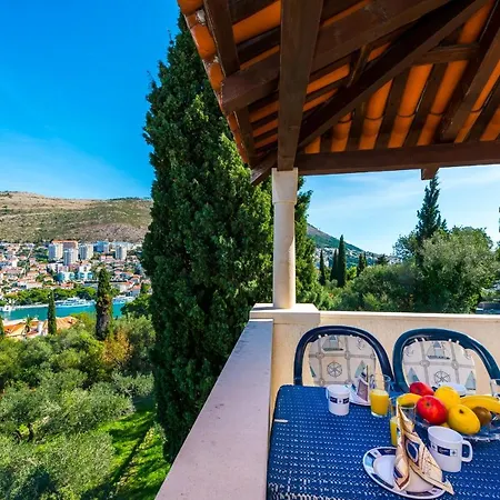 Апартаменты The Hillside